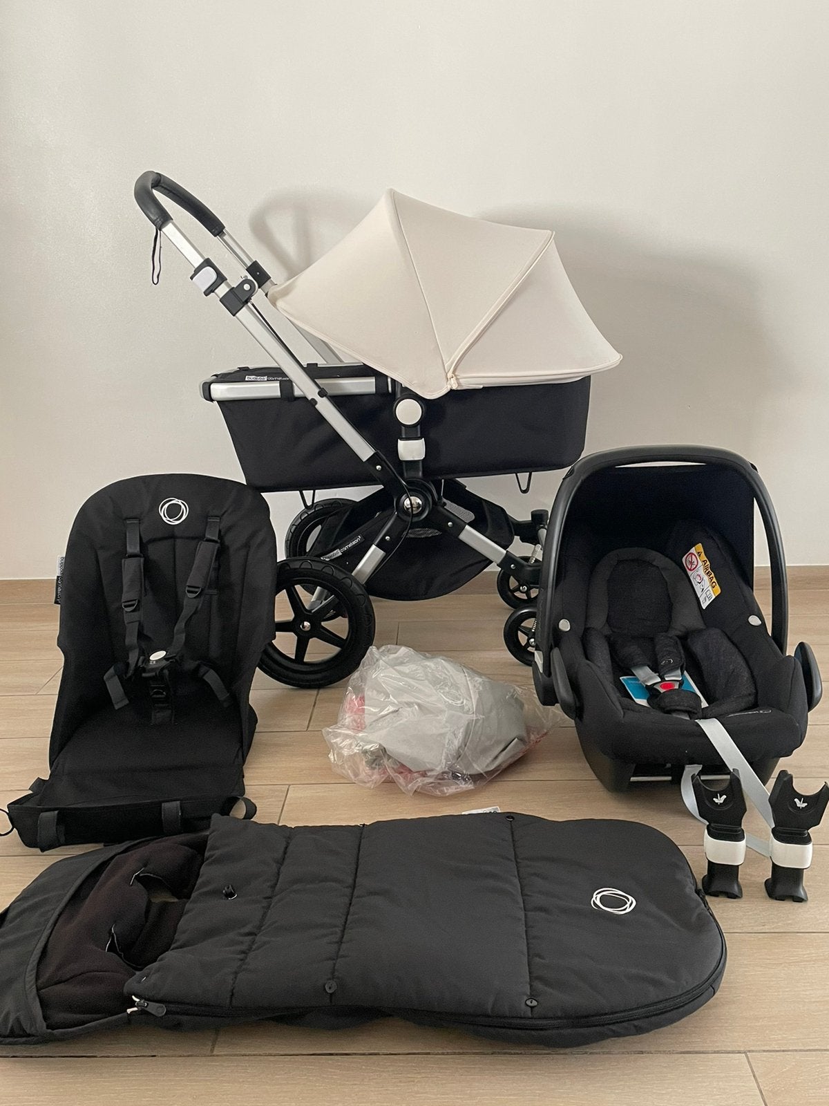 Bugaboo Cameleon 3 noire avec boîtier 3-en-1, Enfants & Bébés, Enlèvement ou Envoi, Babygeluk, Comme neuf, W