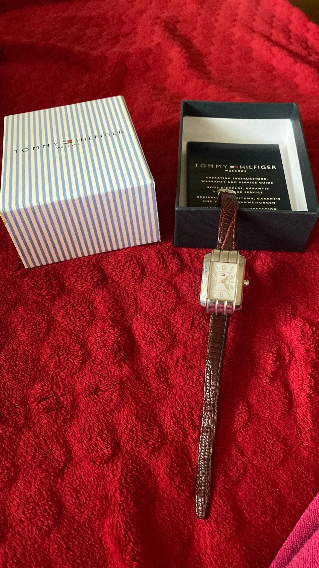 Belle montre Tommy Hilfiger pour femme, Enlèvement ou Envoi, Comme neuf, Argent