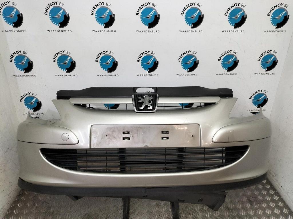 PEUGEOT 307 2.0 16V Premium  VOORBUMPER 2005, Auto-onderdelen, Ophalen of Verzenden, Gebruikt, Stiba lid
