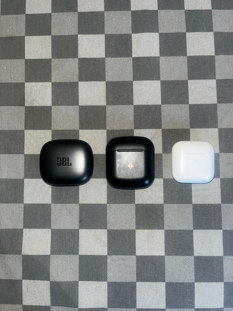 3 verschillende bleuthoot oortjes, Ophalen of Verzenden, Zo goed als nieuw, JBL