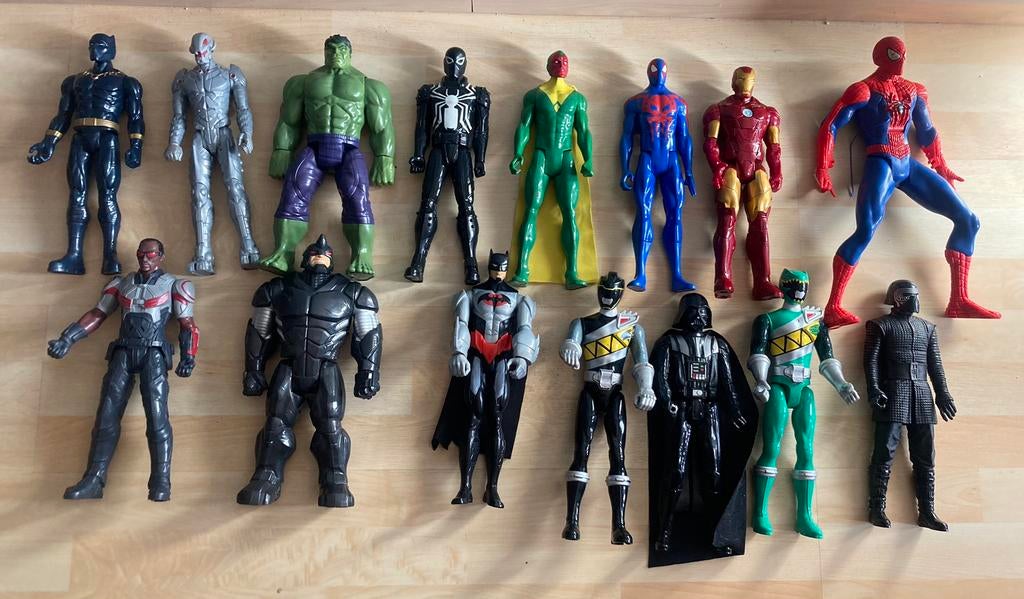 Lot composé de 15 figurines articulées Marvel DC Star Wars, Enlèvement ou Envoi