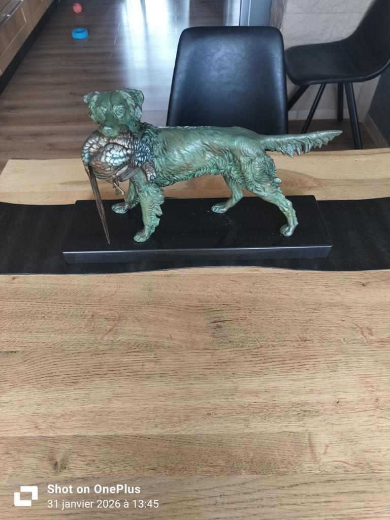 Sculpture d'un chien de chasse, Enlèvement