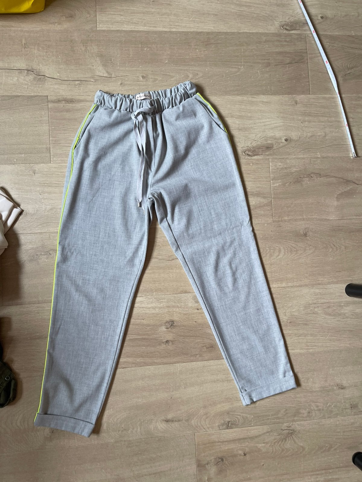 Broek met streep Amélie & Amélie - M, Kleding | Dames, Broeken en Pantalons, Maat 38/40 (M), Ophalen of Verzenden, Gedragen, Grijs