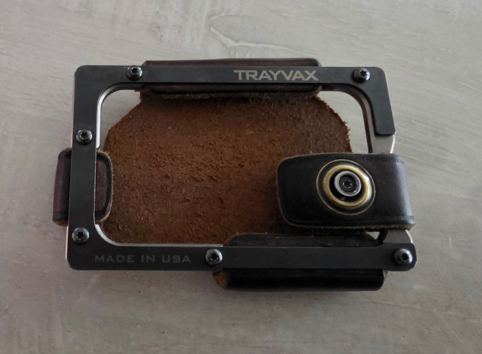Trayvax Contour Titane, Bijoux, Sacs & Beauté, Autres marques, Cuir, Enlèvement ou Envoi, Comme neuf