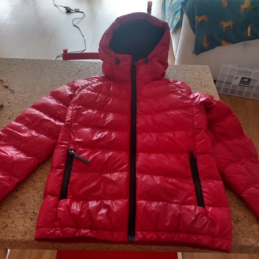 Peak Performance rode puffer jas / donsjas – Maat S, Vêtements | Femmes, Vestes | Hiver, Enlèvement ou Envoi, Comme neuf, Taille 36 (S)