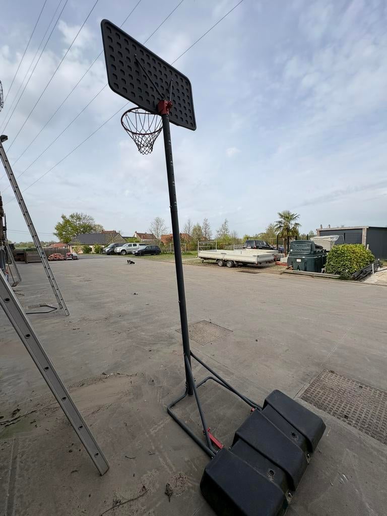 Bieden kan Tarmak basketgoal, Ophalen, Gebruikt