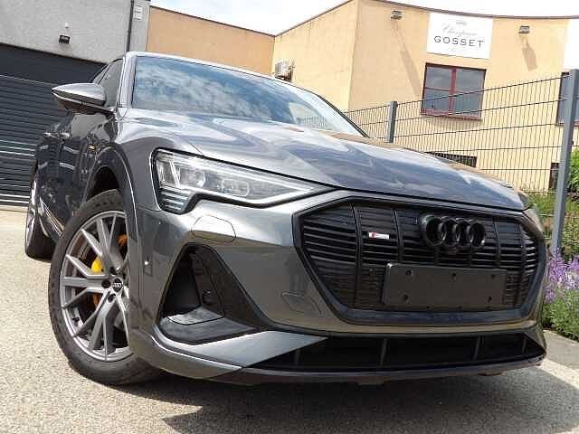 Audi Q8 e-tron 55 Quattro   S- Line, Automaat, https://public.car-pass.be/vhr/e5c0a991-7ab9-43a8-b246-bda935efc1ea, 5 zetels, 297 kW