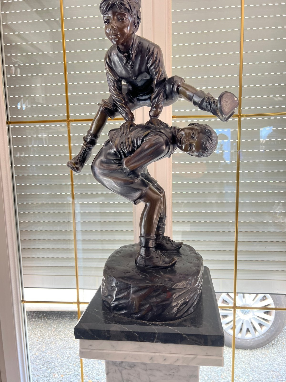 2 bronzen beelden August Moreau, Enlèvement