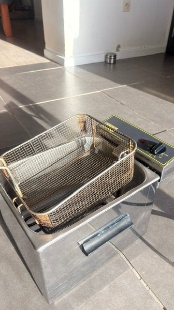 Professionele friteuse met rolgrill van 8 liter, Ophalen, Gebruikt, Fornuis, Frituur en Grillen