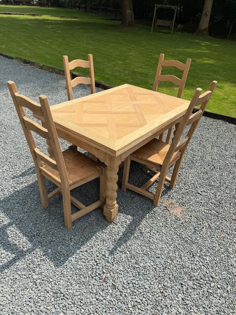 Eiken tafel met mozaïekinleg en 4 stoelen, Huis en Inrichting, Ophalen, Eikenhout