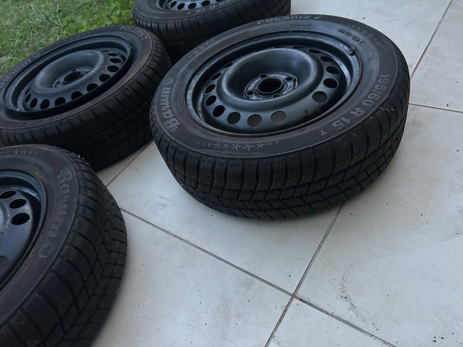 Winterbanden 195/60 R15 + Velgen – Bijna Nieuw, Auto-onderdelen, Ophalen, Winterbanden, Band(en)