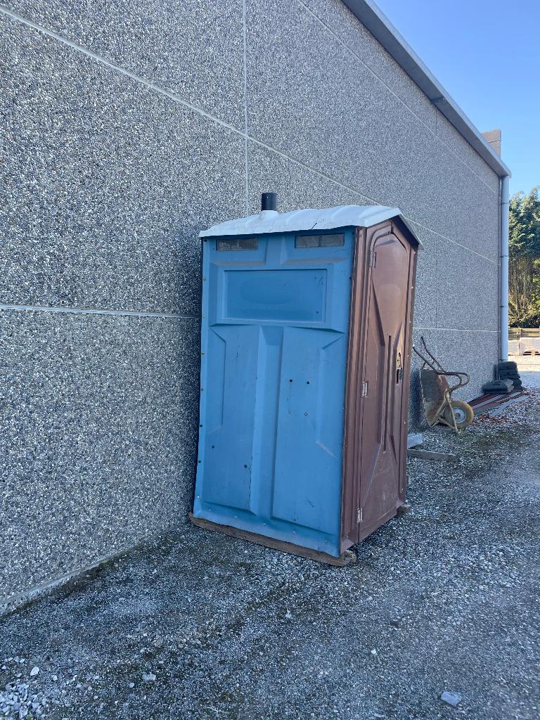 Toilette de chantier, Enlèvement