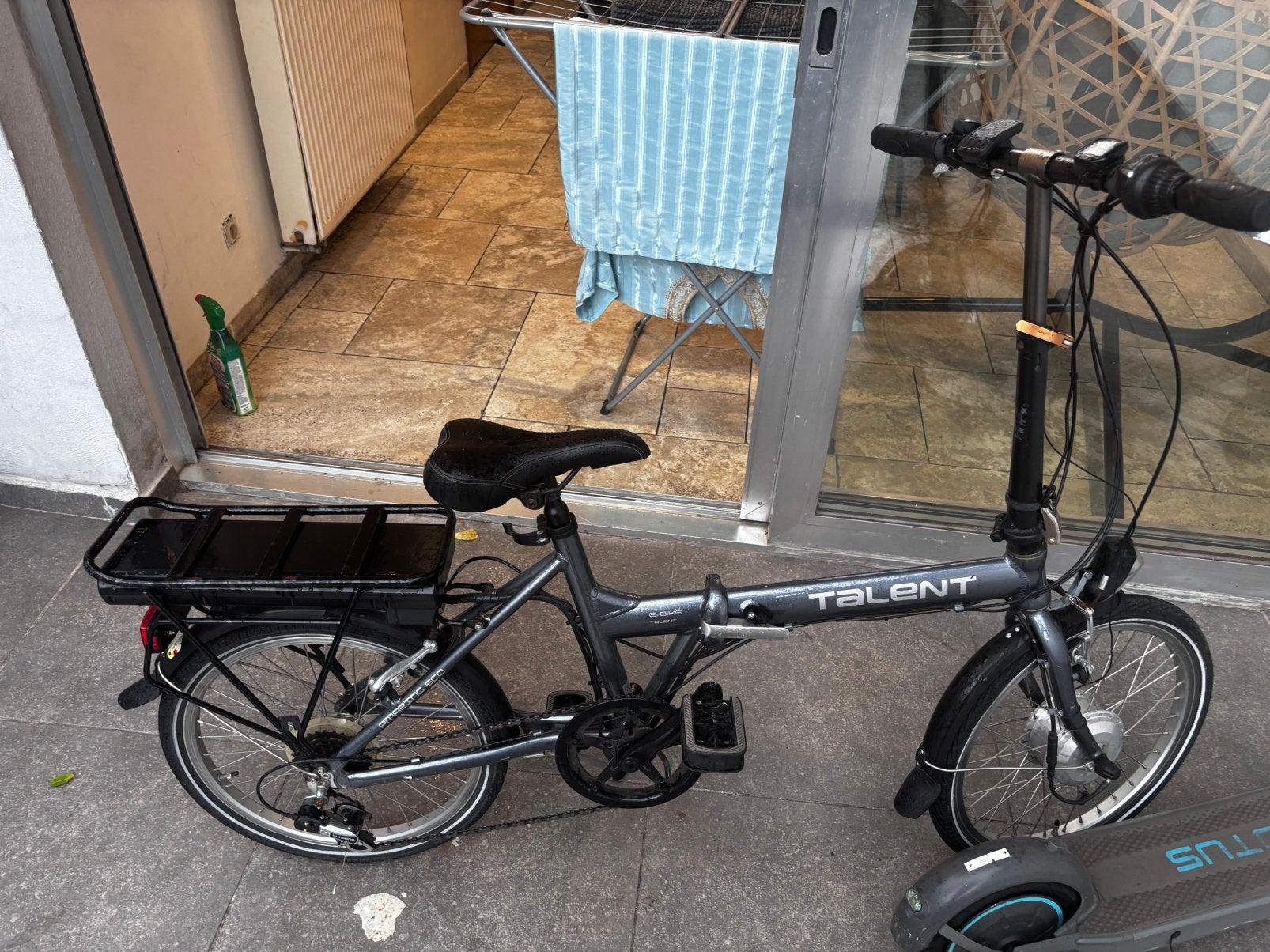 E-Bike , Bieden mogelijk! (Lader erbij, niet origineel), Enlèvement, Comme neuf, Moins de 30 km par batterie