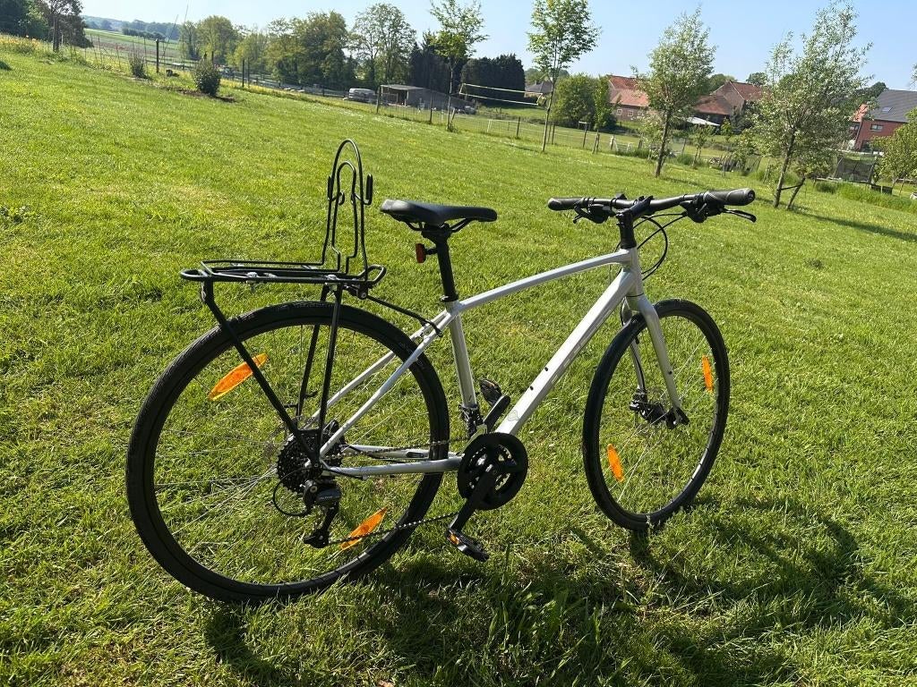 Fiets meisjes school, Enlèvement, Trek