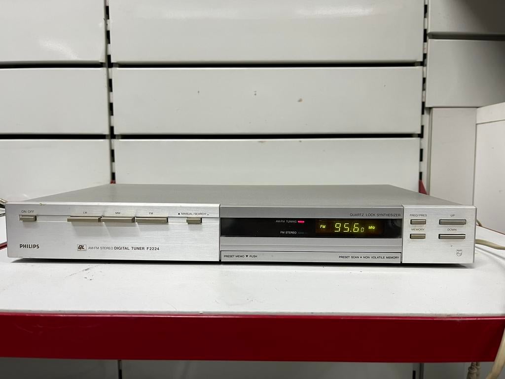PHILIPS F2224 Vintage Tuner - Digitale AM/FM-stereo - België, Ophalen of Verzenden, Gebruikt, Analoog