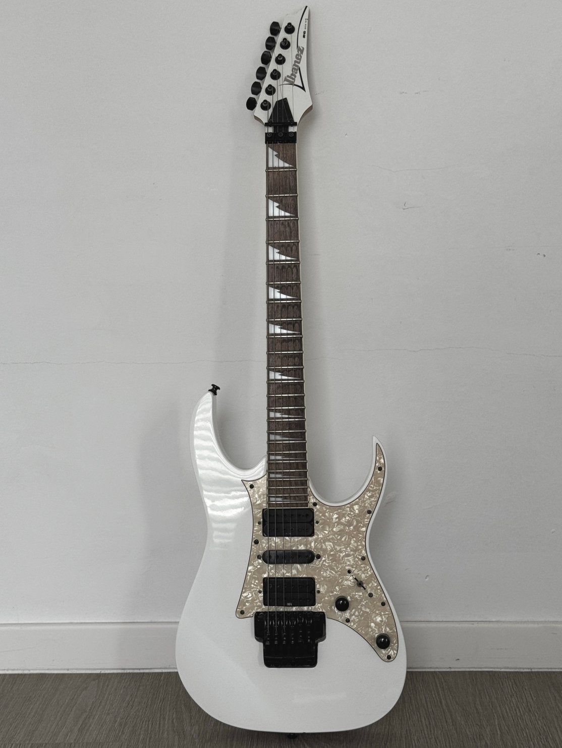 Ibanez RG350 - Witte Elektrische gitaar - HSH - 24 Frets, Muziek en Instrumenten, Ophalen, Zo goed als nieuw, Ibanez