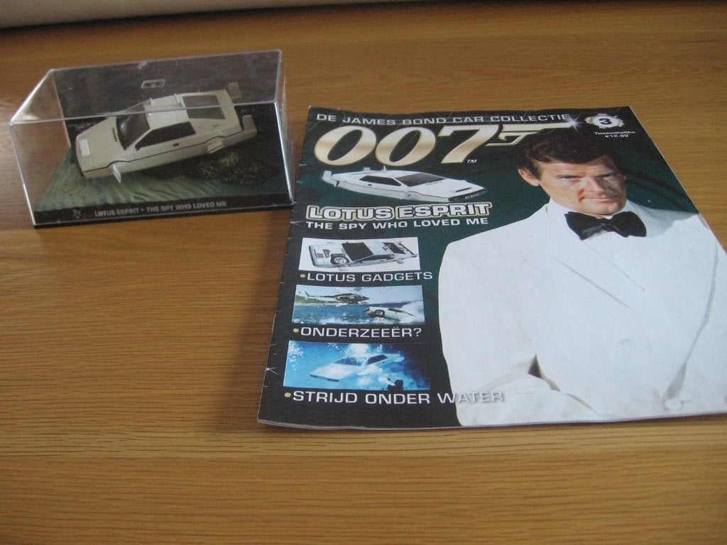 Lotus esperit james bond the spy who loved me auto +magazine, Enlèvement, Comme neuf, TV, Statue, Réplique ou Modèle