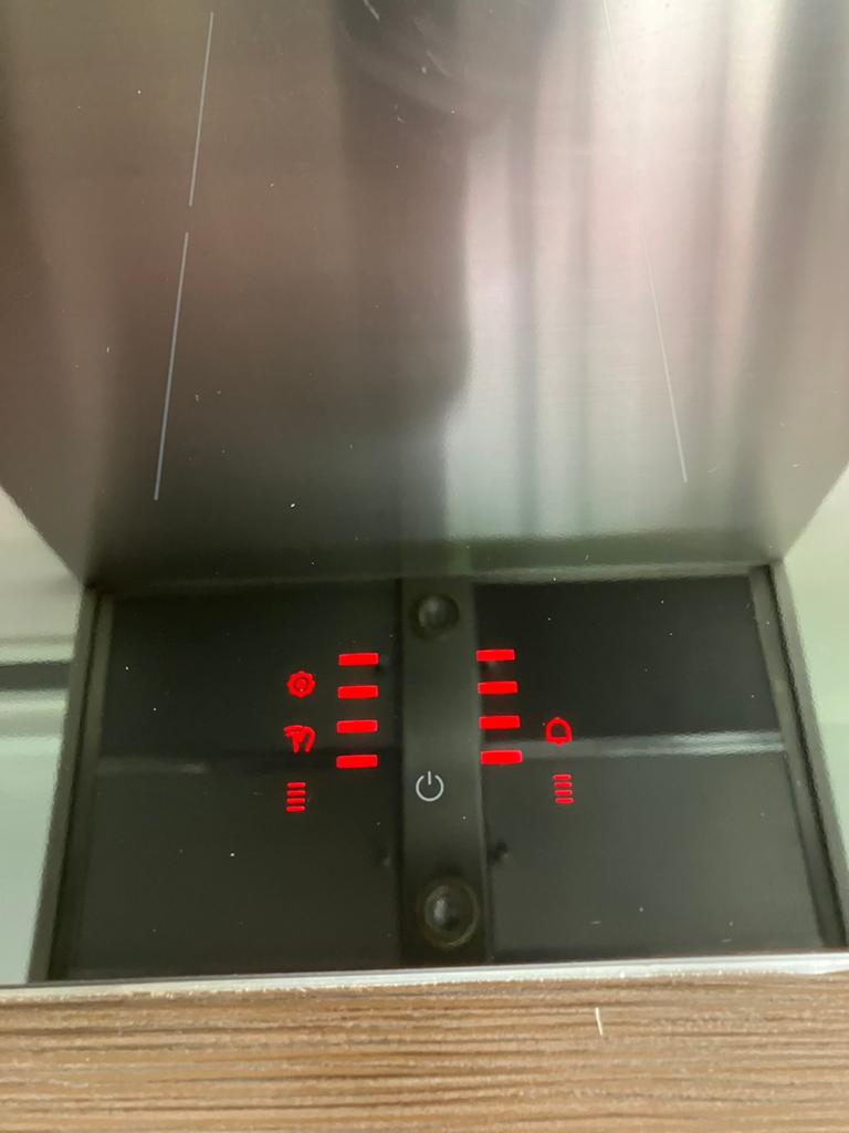 V-zug V4000, Elektronische apparatuur, Kookplaten, Ophalen, 4 kookzones, Zo goed als nieuw, Energieklasse A of zuiniger