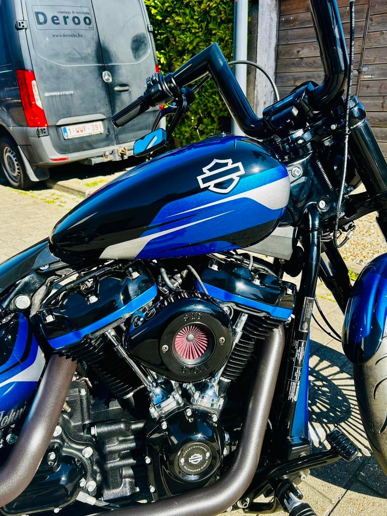 Fully Customized Softail, Nieuw, Bedrijf