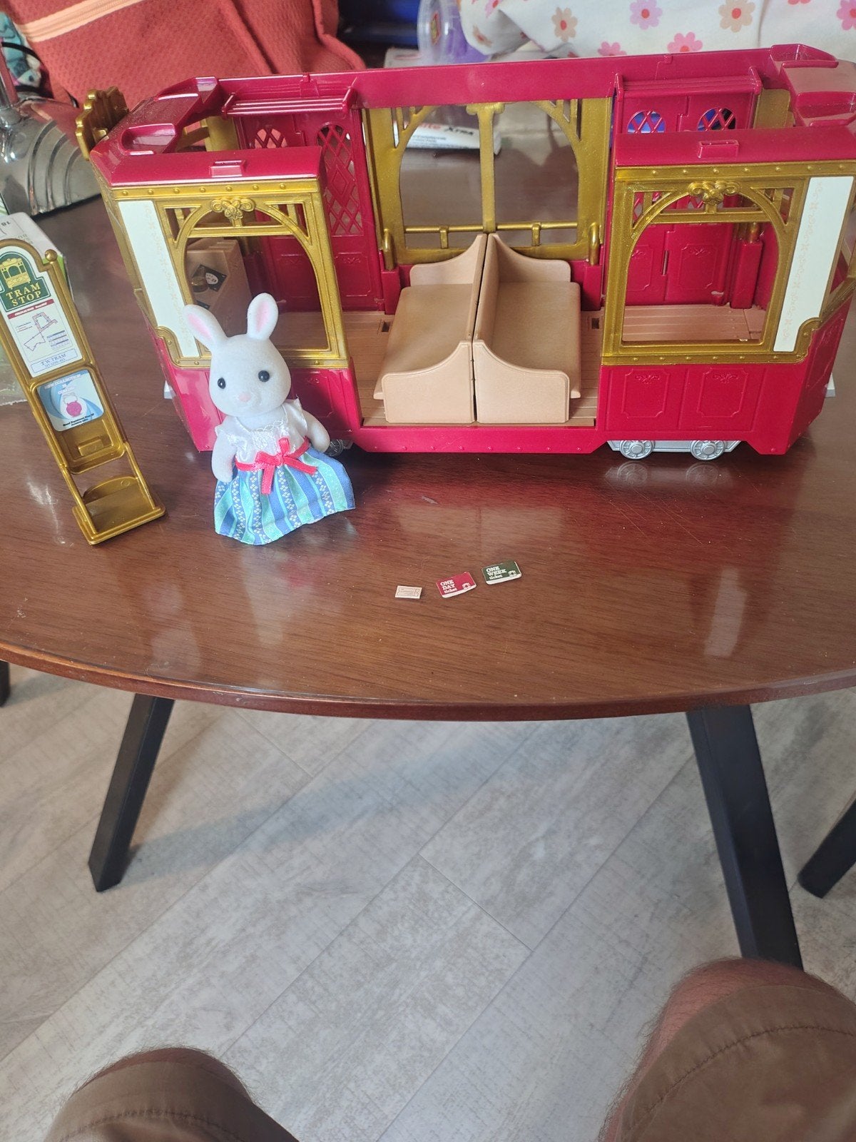 Sylvanian Families Stadstram (6007) figuurtje en tramhalte, Kinderen en Baby's, Speelgoed | Poppenhuizen, Ophalen of Verzenden