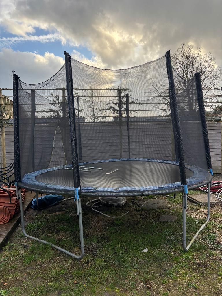 Buitentrampoline, Enlèvement, Utilisé