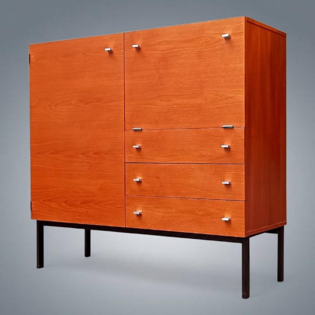 Dressoir Vintage dressoir Pierre Guariche Meurop 1960's, Antiek en Kunst, Antiek | Meubels | Tafels, Ophalen