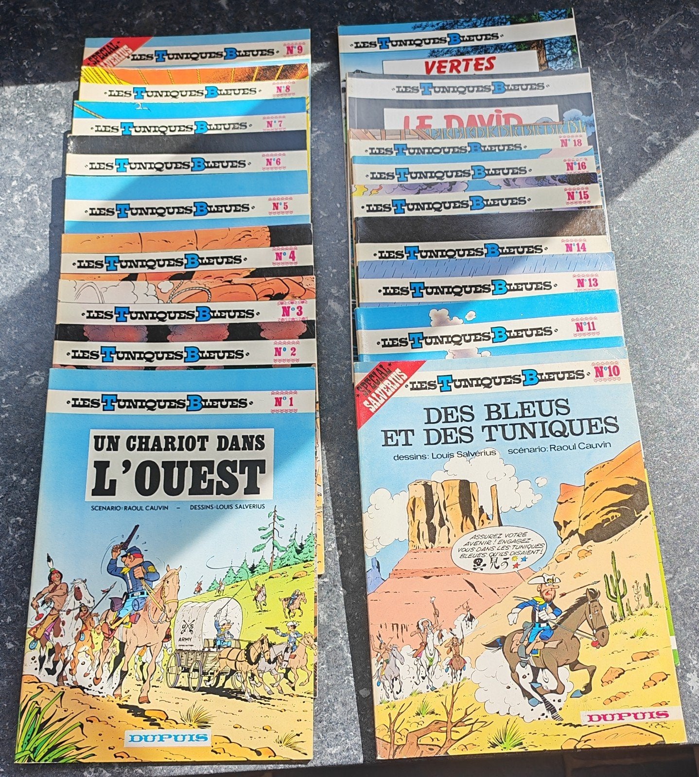 Lot tuniques bleu brochés., Plusieurs BD, Enlèvement ou Envoi, Comme neuf, Lambil & Cauvin
