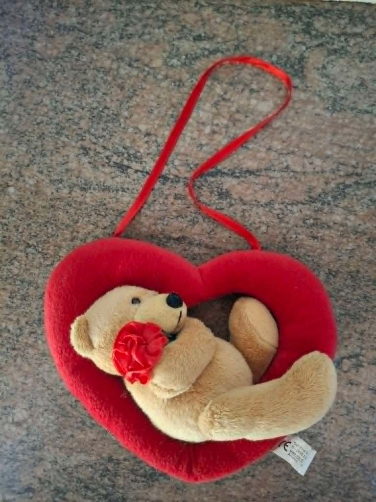 * Beertje in hartje om op te hangen, Kinderen en Baby's, Speelgoed | Knuffels en Pluche, Beer, Ophalen of Verzenden, Zo goed als nieuw