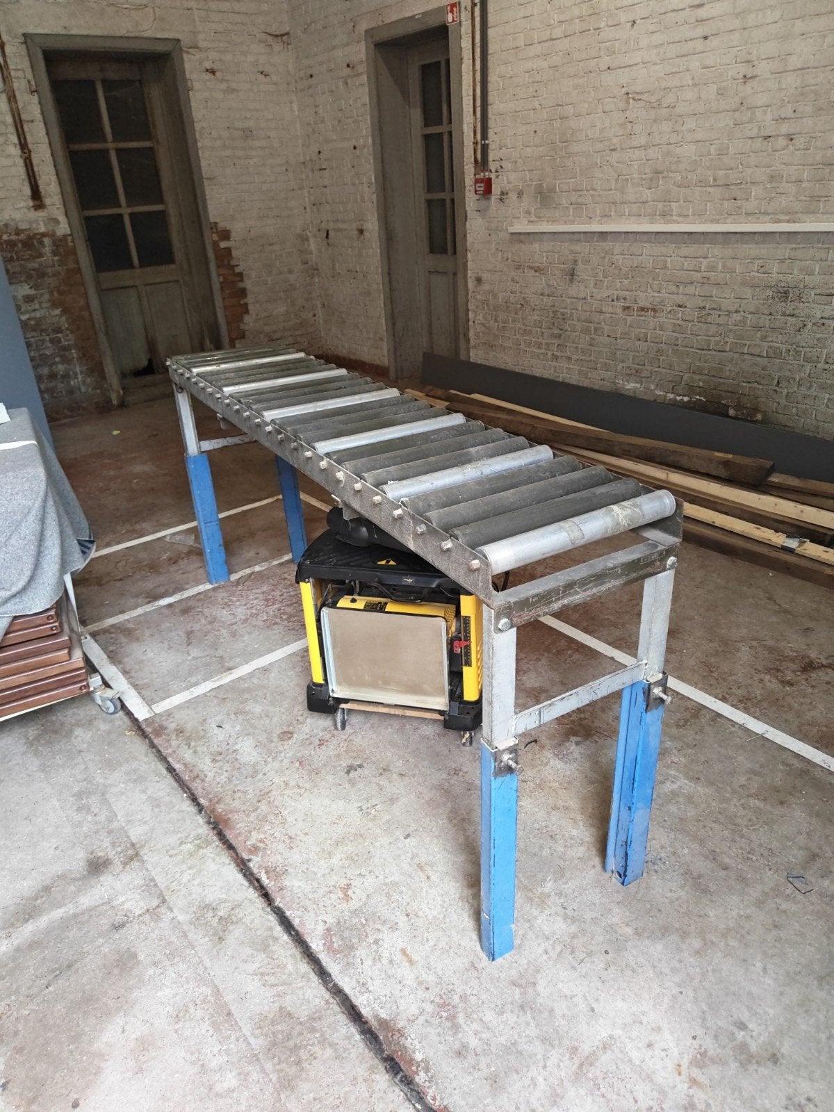 rollen tafel voor atelier of werkplek, Enlèvement, Utilisé
