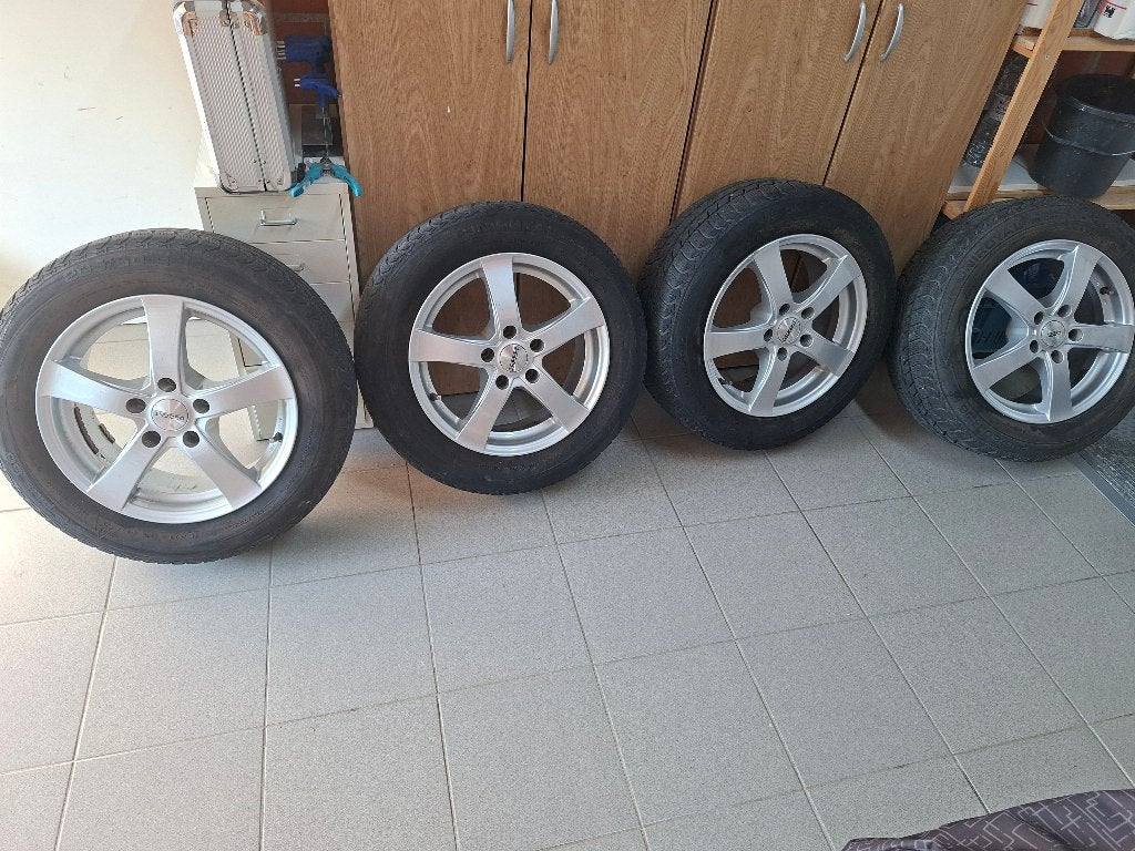 Velgen + winterbanden Nissan Juke, Auto-onderdelen, Banden en Velgen, Ophalen, Gebruikt, Velg(en), 16 inch