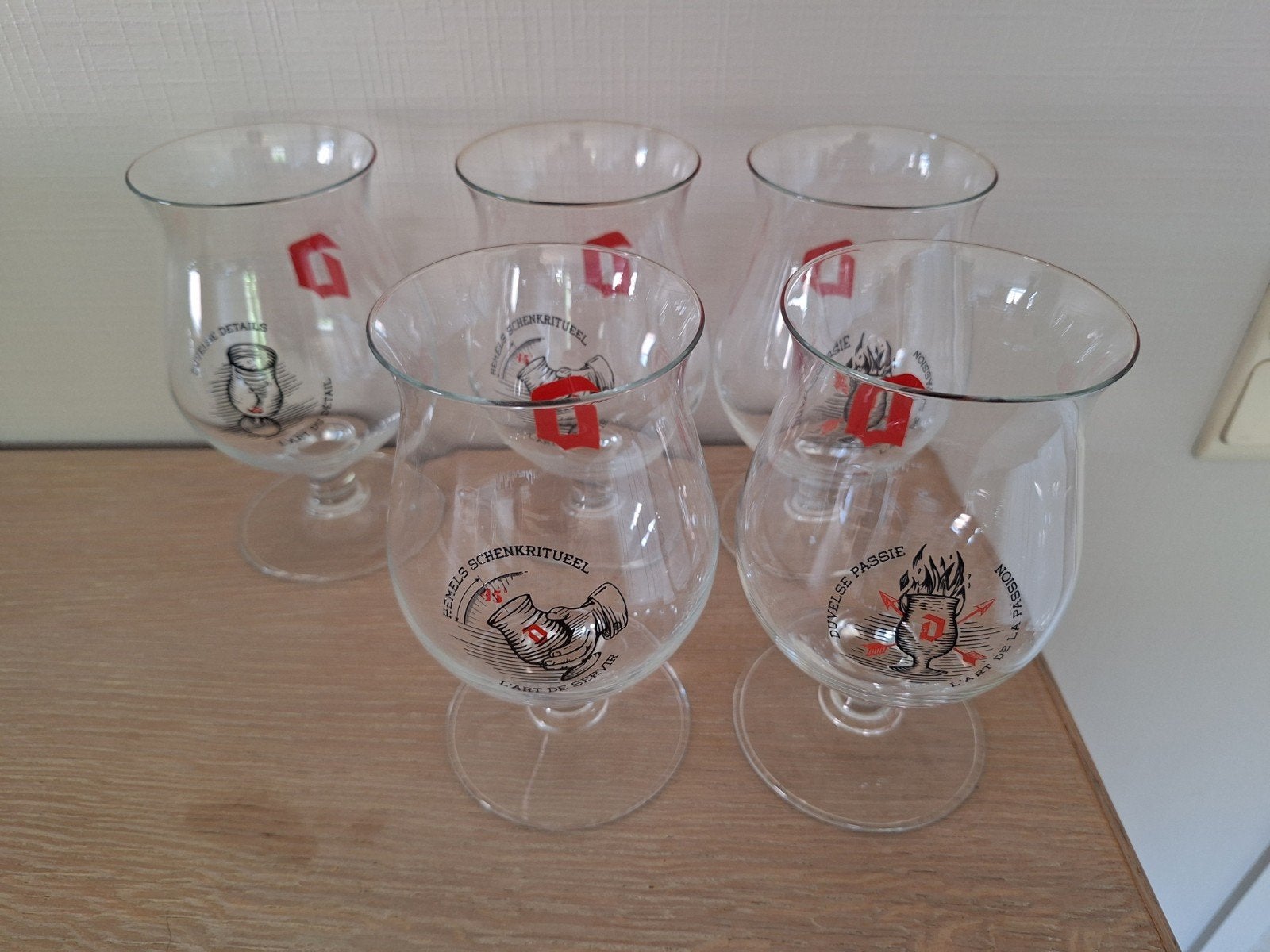 5 Duvel glazen, Ophalen, Duvel