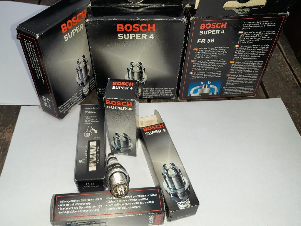 12 BOSCH Super 4 FR56 Bougies (Porsche VW Lexus Ford Audi), Enlèvement ou Envoi, Neuf, Rover