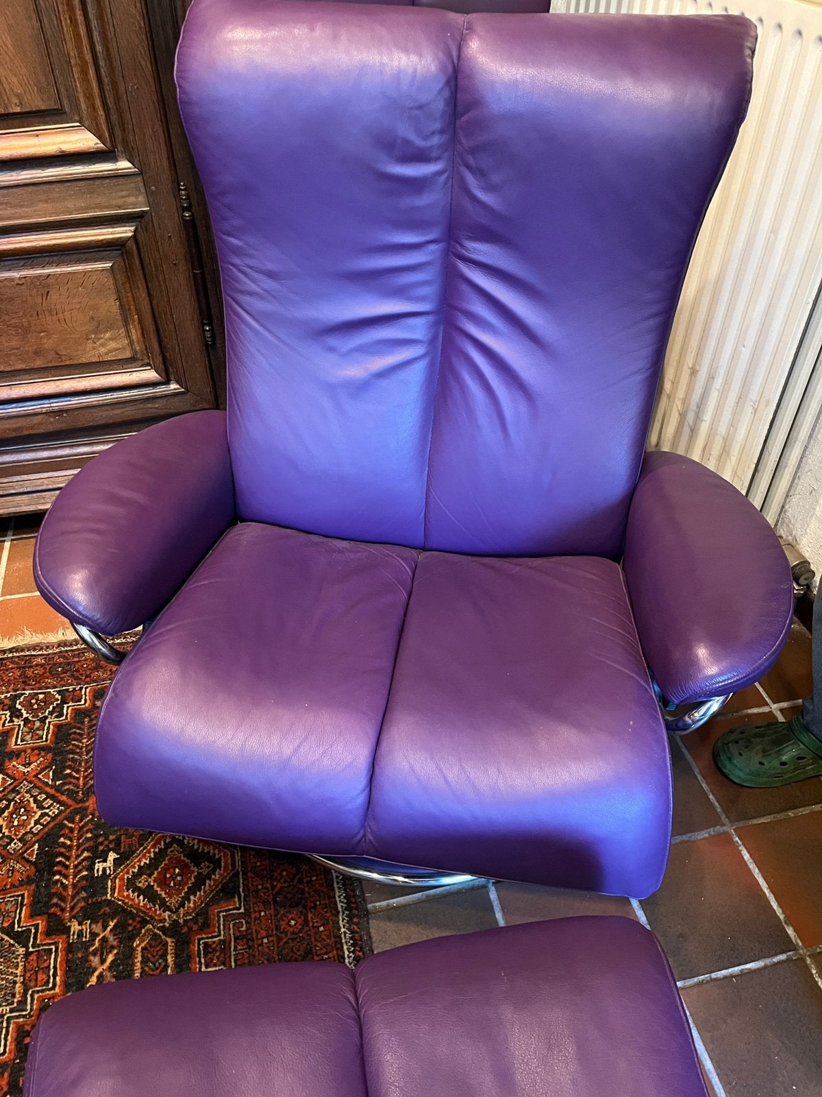 Chaise Stressless couleur violet avec repose-pieds 2 pièces, Maison & Meubles, Moins de 75 cm, Enlèvement, Utilisé, Cuir