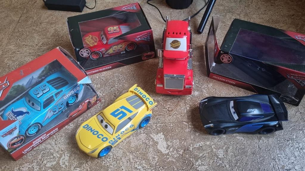 Cars schaalmodel 1:24  (afmeting LxBxH = 20cm x 10cm x 6cm ), Kinderen en Baby's, Ophalen, Nieuw