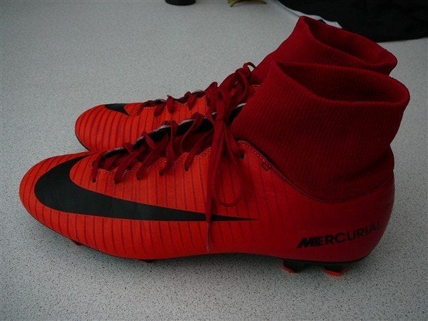 Mooie voetbalschoenen Nike 42,5, Enlèvement ou Envoi, Comme neuf, Chaussures