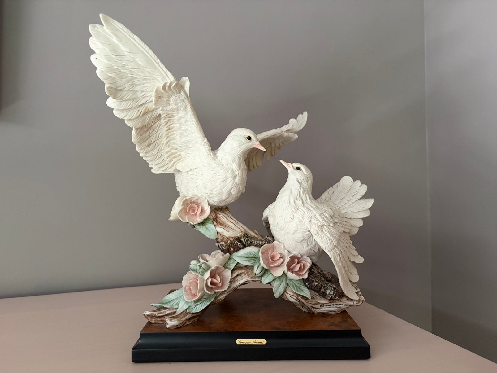 Giuseppe Armani Florence – beeld met 2 witte duiven, Antiek en Kunst, Ophalen