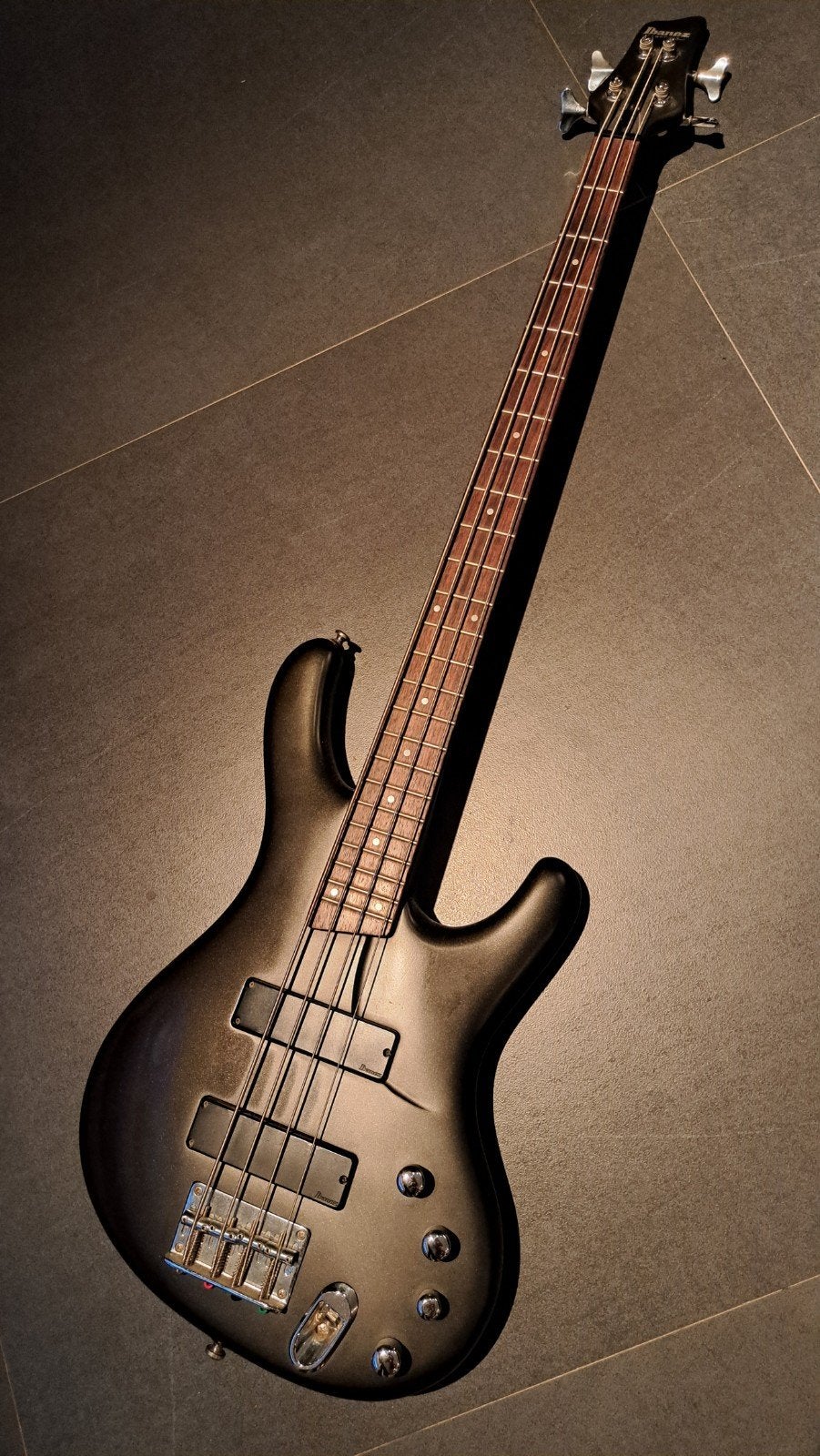 Ibanez Ergodyne EDB500 – Basse 4 cordes + housse, Musique & Instruments, Enlèvement, Comme neuf, Électrique, 5 cordes