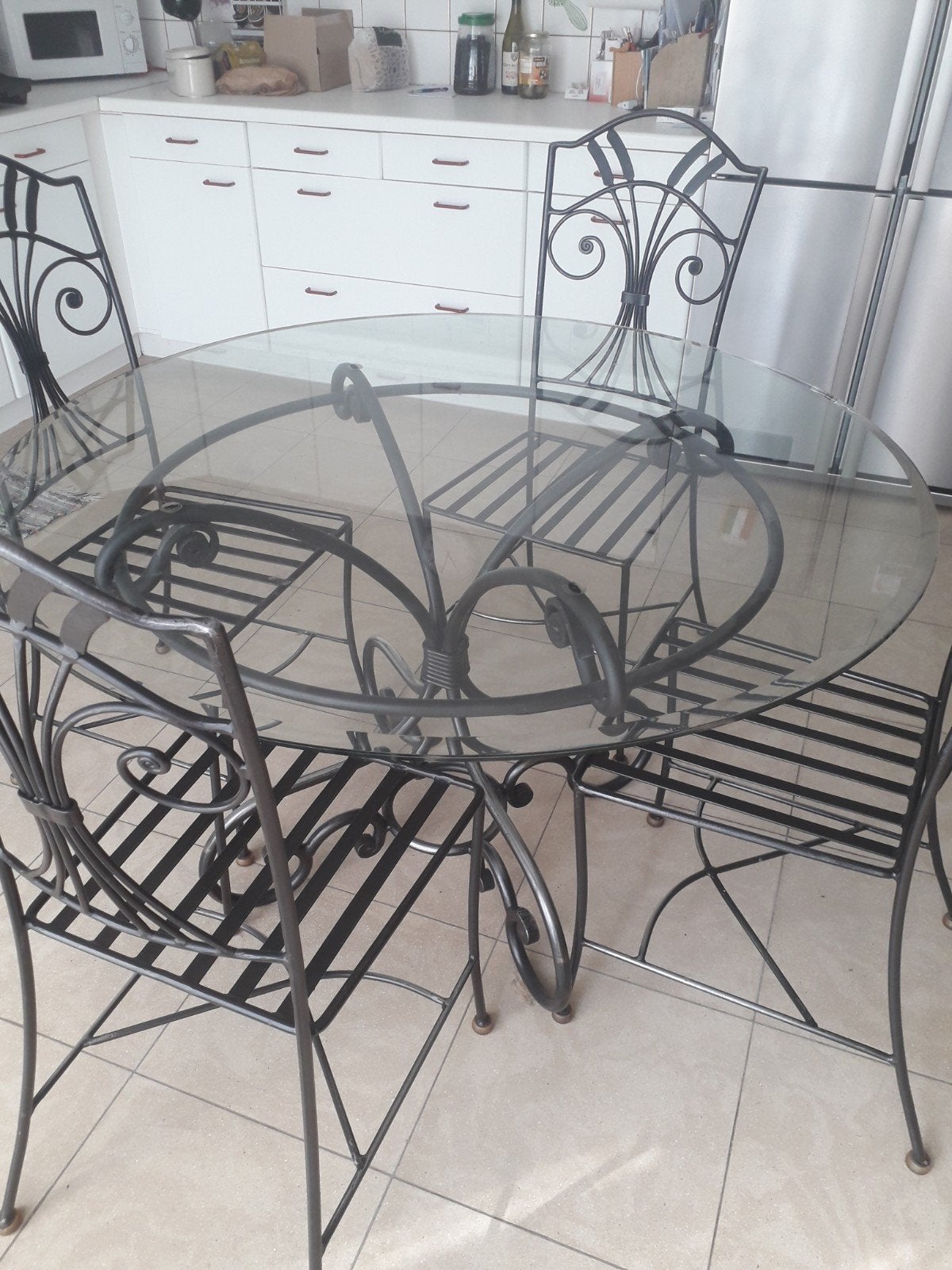 4 chaises et une table faire offre, Enlèvement, Verre