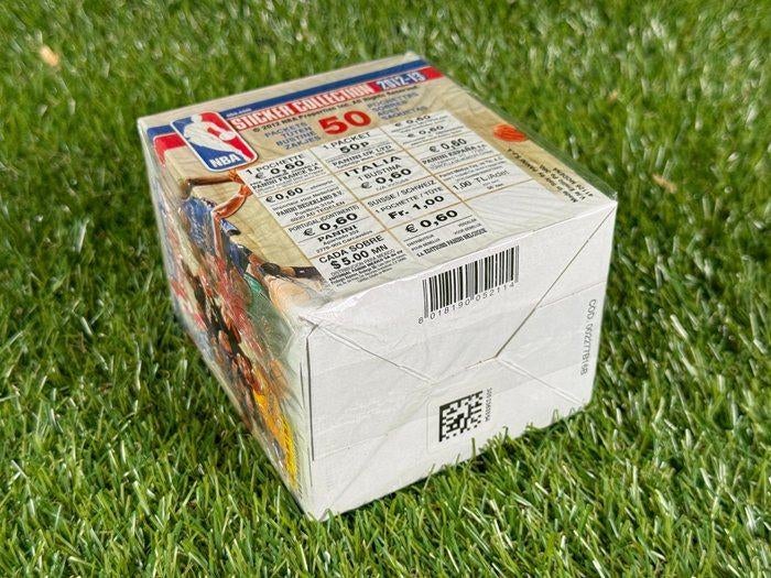 Te koop: Ongeopende NBA Sticker Collection Box 2012-2013, Ophalen of Verzenden, Nieuw, Sport