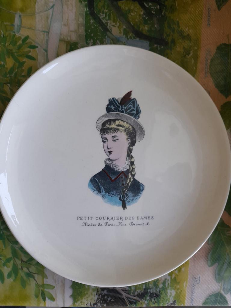 Assiettes décoratives Gien “Petit Courrier des Dames”, Enlèvement