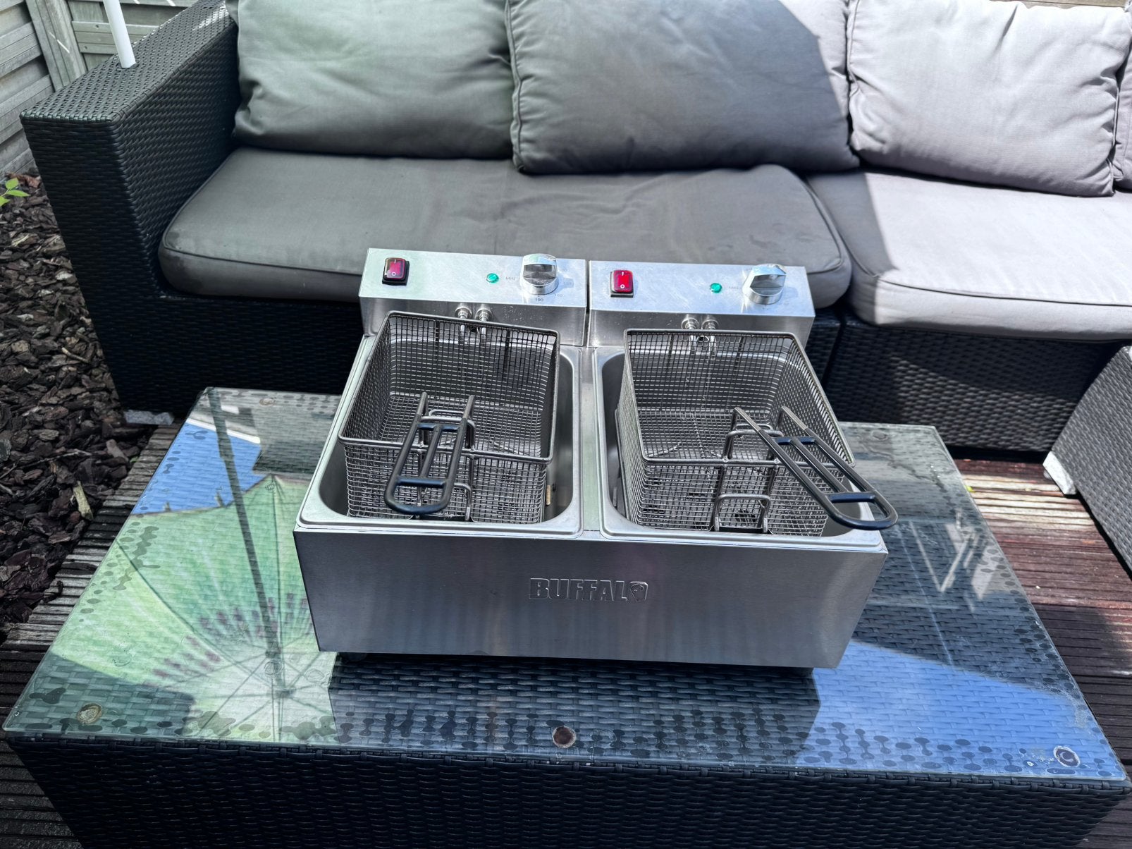 friteuse double Buffalo CF257 2 x 2,8 kW, Electroménager, Friteuses, 3 à 4 litres, Enlèvement ou Envoi, Comme neuf, Friteuse duo