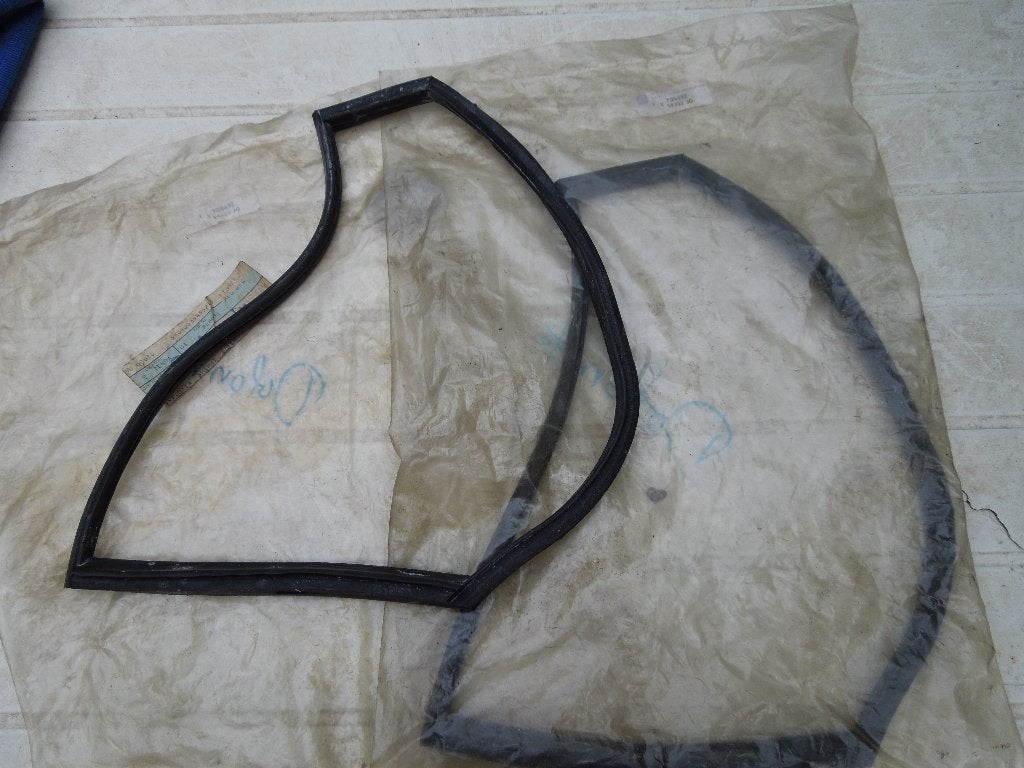 Triumph Dolomite & Sprint kwartlicht rubber achter l/h, Deur, Triumph, Nieuw, Ophalen of Verzenden