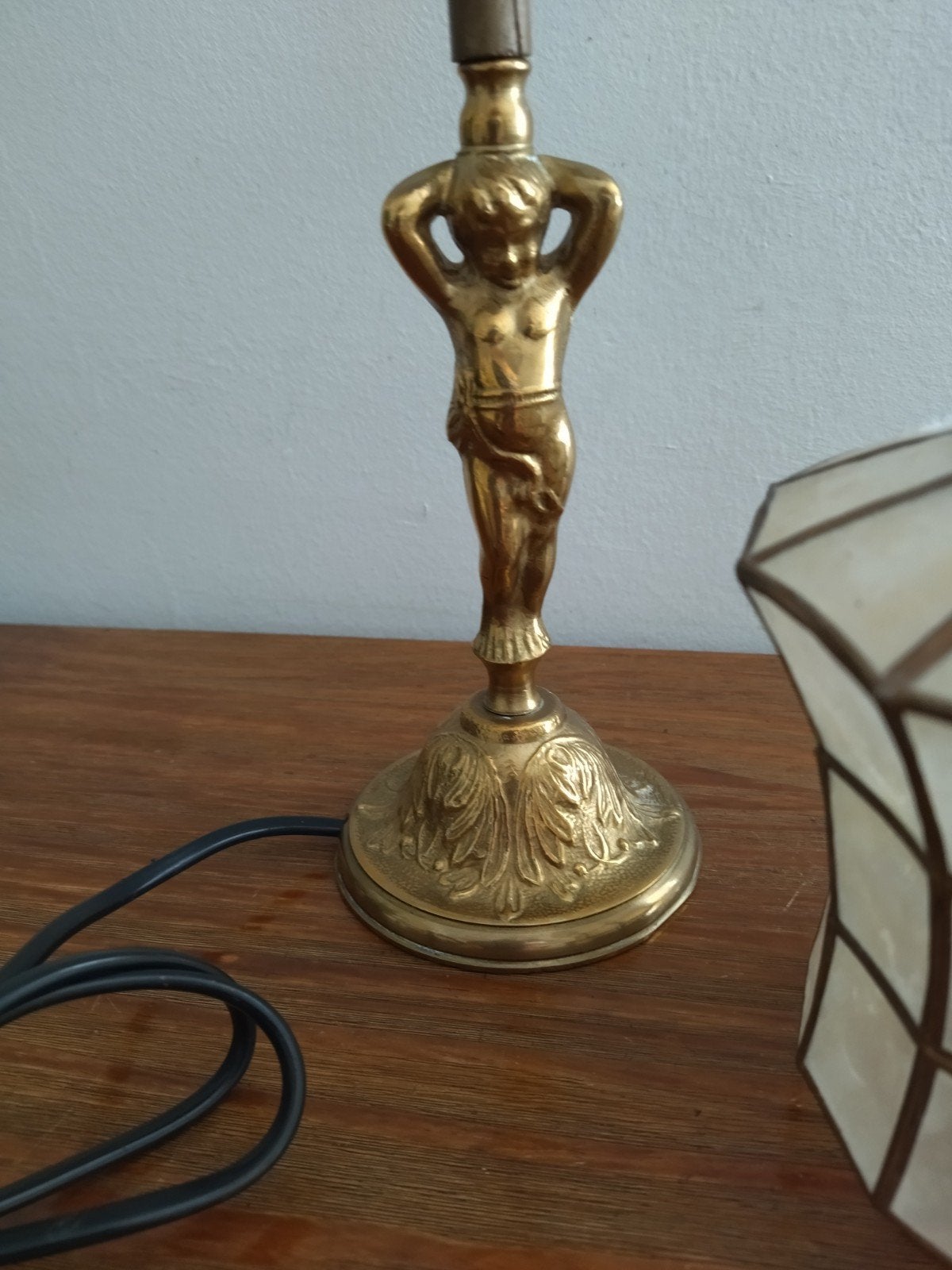 Lampe chérubin laiton et abat-jour nacre – À restaurer, Enlèvement ou Envoi, Vintage