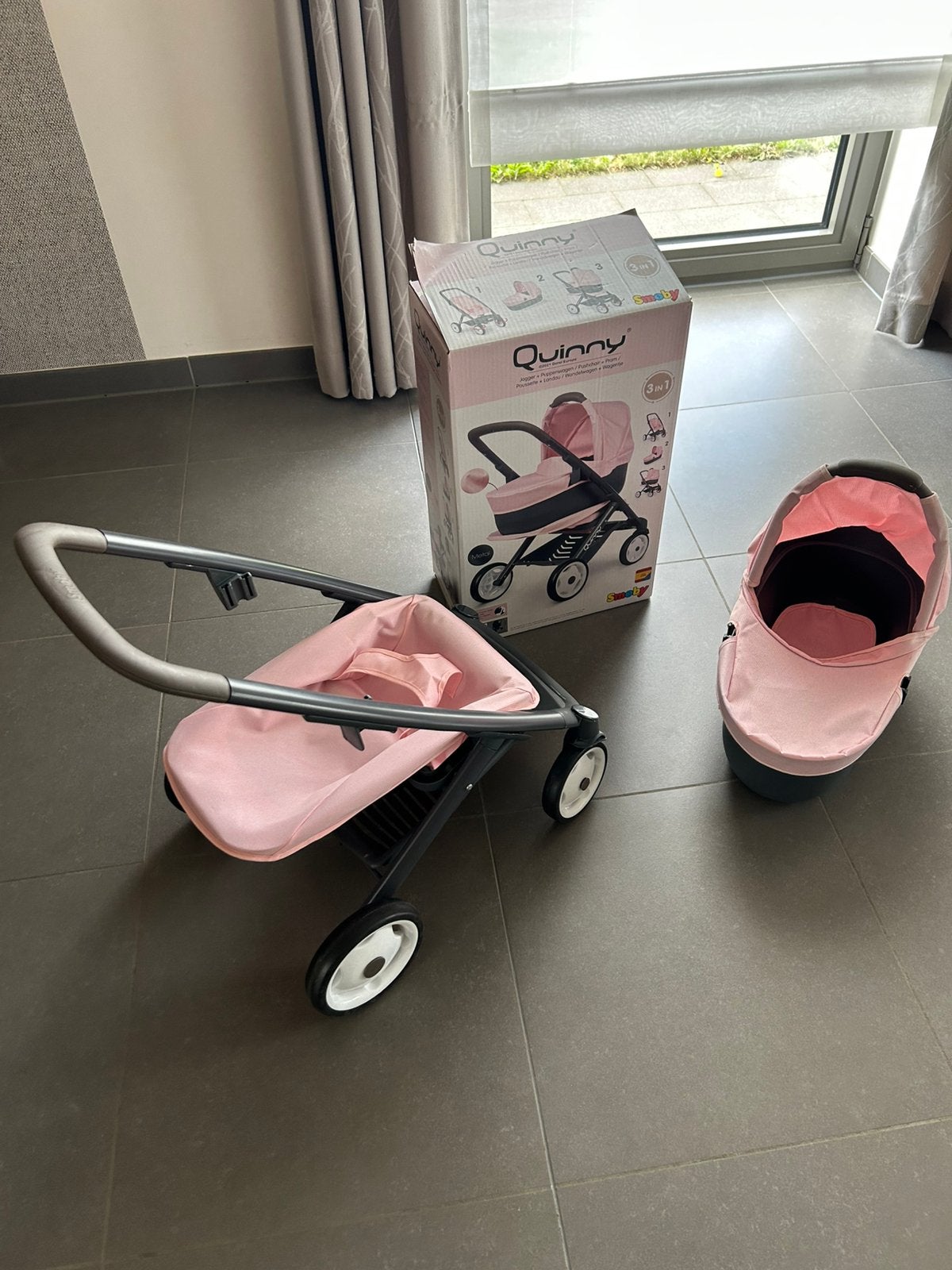 Quinny Poppenwagen 3-in-1 - Roze (Nieuw in doos), Kinderen en Baby's, Speelgoed | Poppen, Ophalen, Zo goed als nieuw