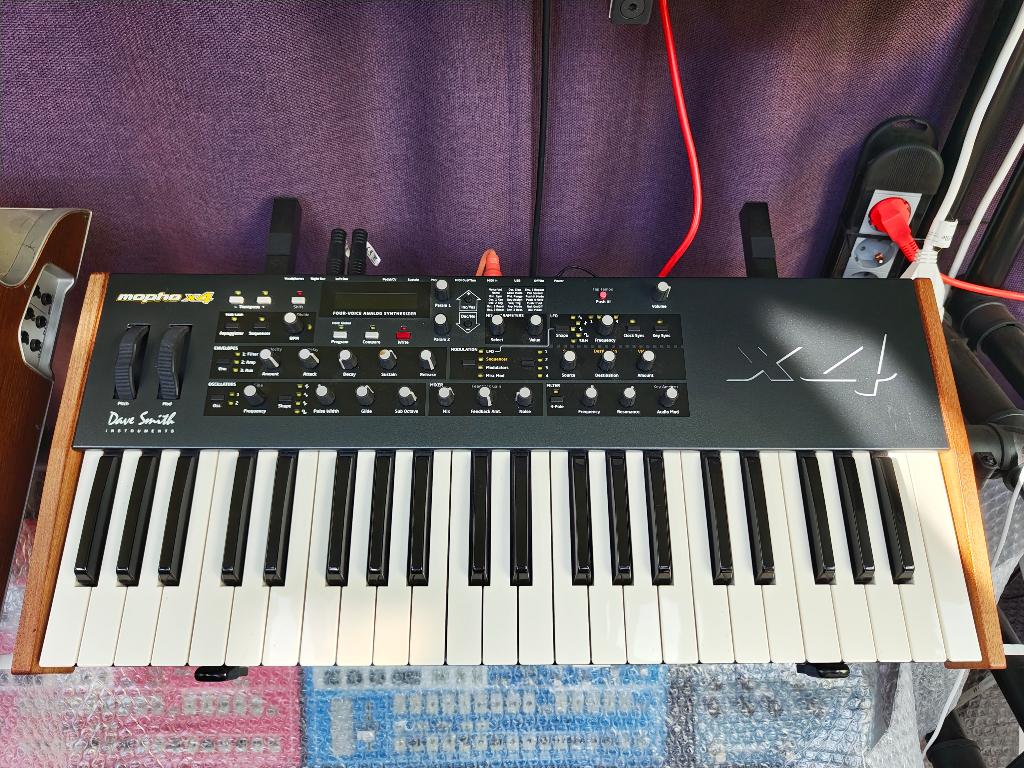 Synthesizers and stuff, Muziek en Instrumenten, Synthesizers, Ophalen, Gebruikt, Roland