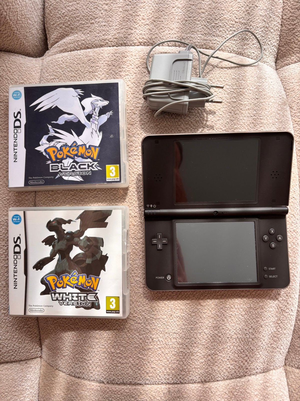 Nintendo DS XL + Pokemon black & white, Ophalen of Verzenden, Zo goed als nieuw