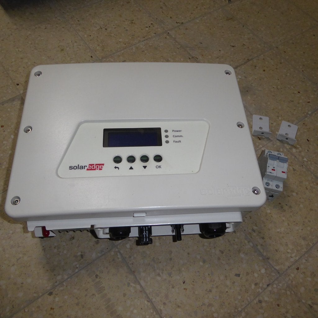 Solaredge omvormer SE3000H + zekering, Doe-het-zelf en Bouw, Ophalen of Verzenden, Gebruikt