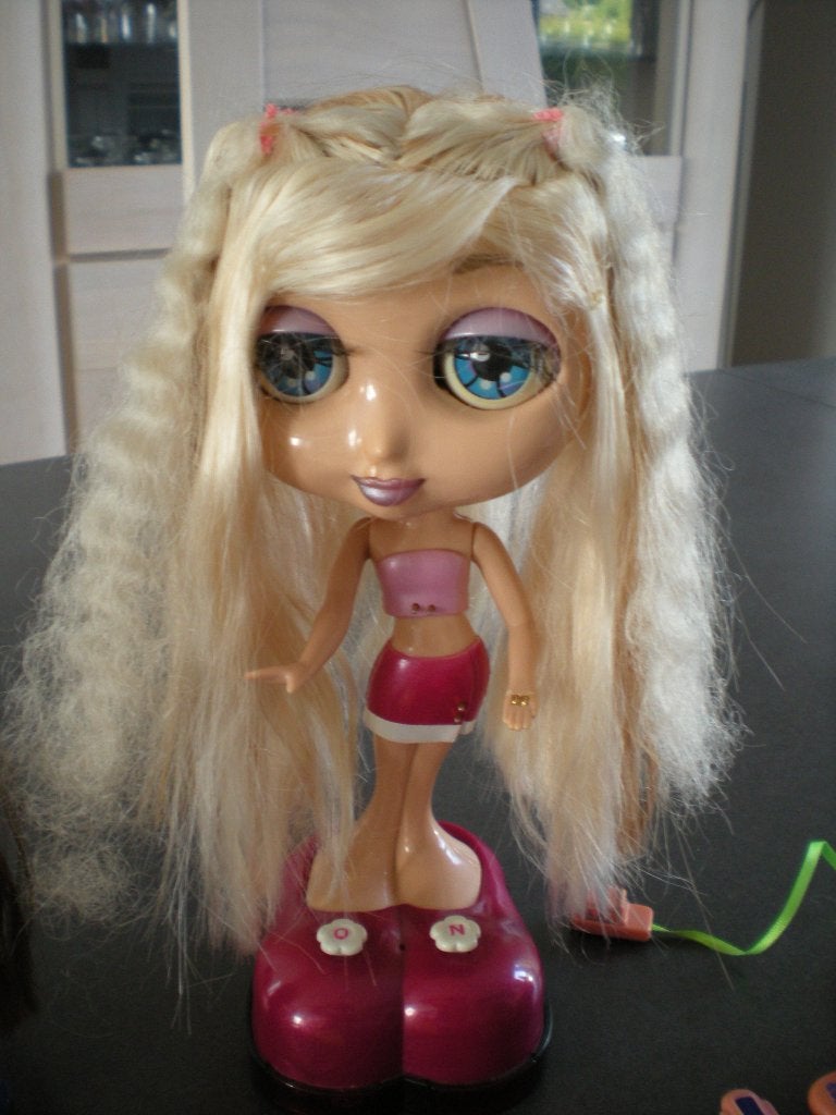 Jouet poupée bratz interactive années 90, Enfants & Bébés, Enlèvement, Utilisé
