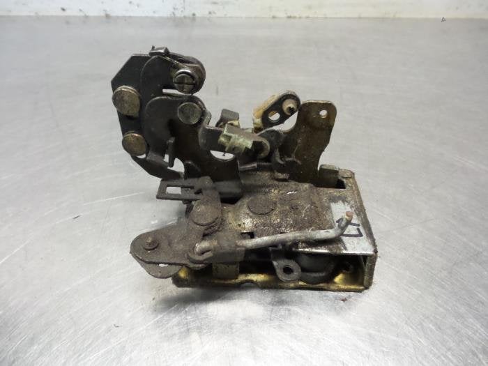 Serrure portière mécanique 4portes arrière gauche d'un Je, Jeep, -, Utilisé, -