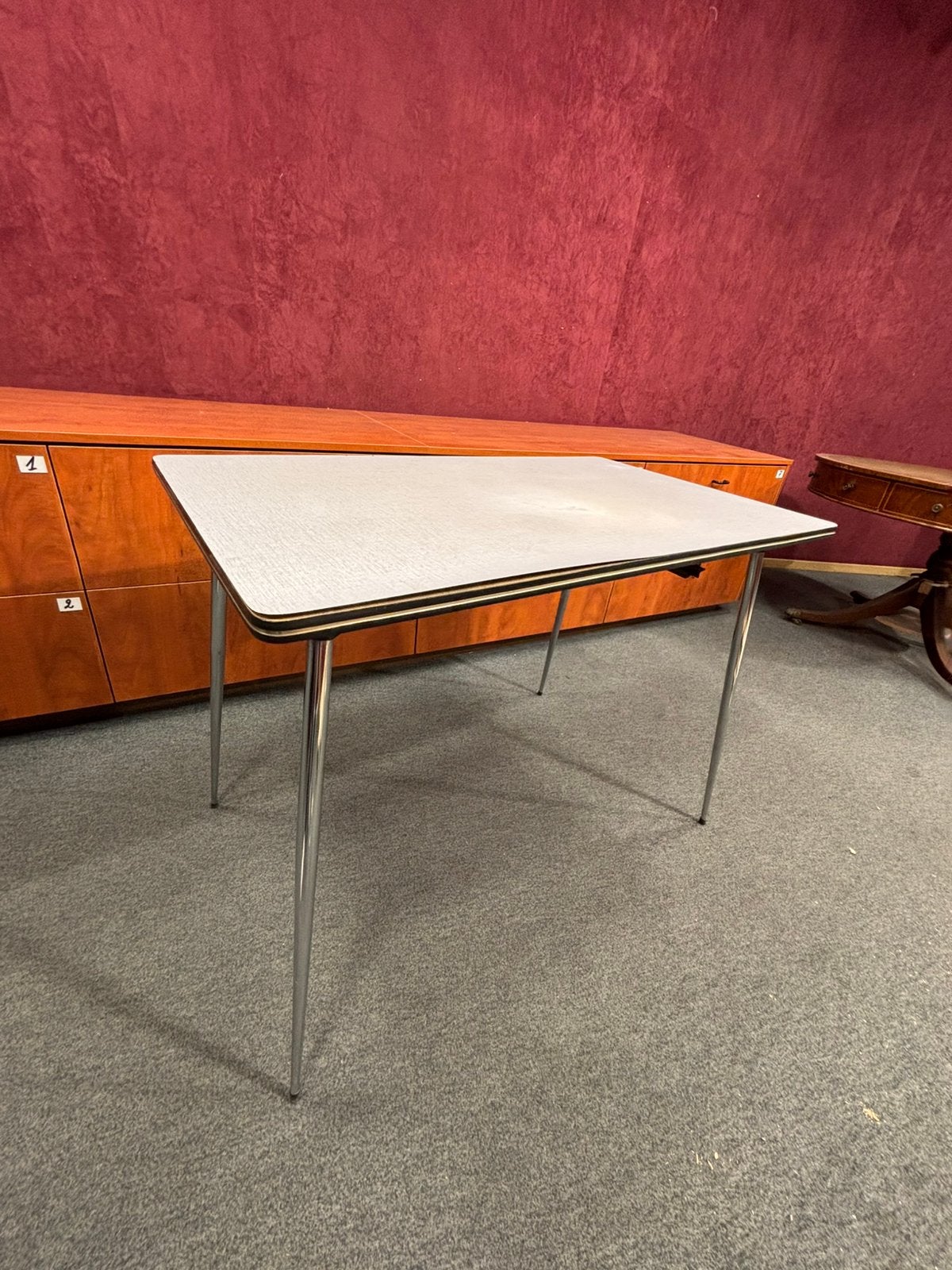 Kleine vintage tafel in lichtgrijze formica en metalen poten, Ophalen